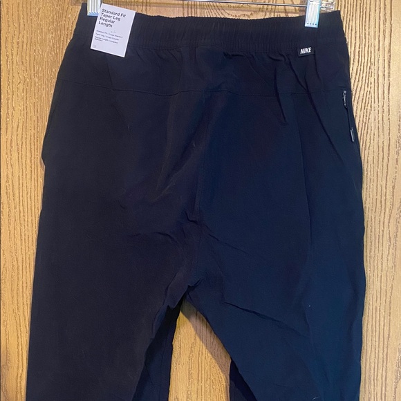 Nike Men's Black commuter pants - Picture 2 of 10